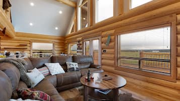 House (3 Bedrooms) | Living area | TV, DVD player