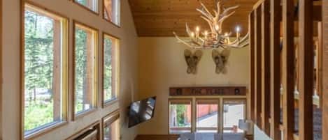House (4 Bedrooms) | Living area