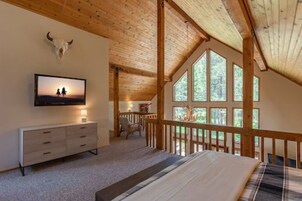 4 habitaciones, cuna de viaje y ropa de cama 