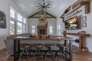 House (4 Bedrooms) | Dining room - Cast Iron Moose (Island Park)