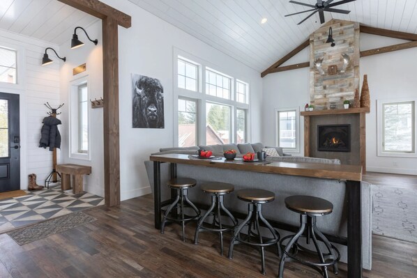 House (4 Bedrooms) | Dining room