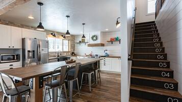 House (4 Bedrooms) | Dining room