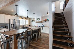 House (4 Bedrooms) | Dining room - Cast Iron Moose (Island Park)