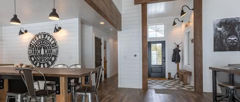 Maison (4 Bedrooms) | Cuisine privée | Réfrigérateur, micro-ondes, four, plaque de cuisson