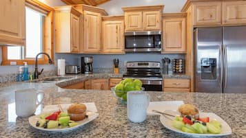 House (6 Bedrooms) | Dapur peribadi | Peti sejuk, ketuhar gelombang mikro, ketuhar, dapur
