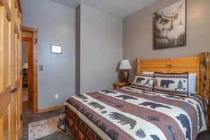 Huis (6 Bedrooms) | 6 slaapkamers, reisbedje, beddengoed