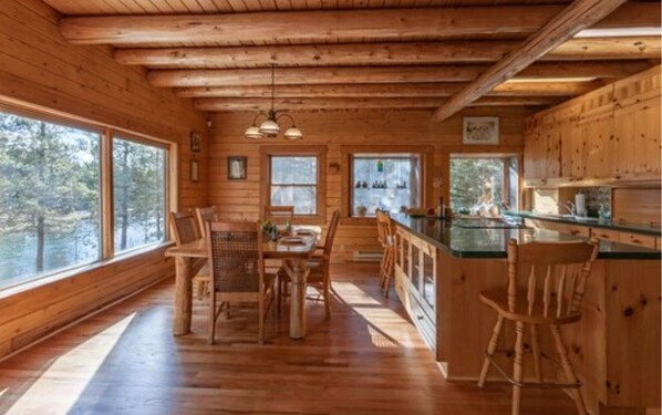 House (5 Bedrooms) | Dining room