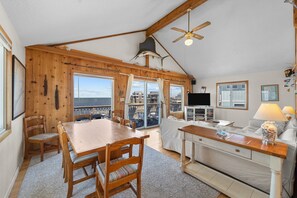 Fernseher, DVD-Player, Stereoanlage