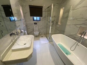 Handtücher, Seife, Toilettenpapier