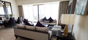 Tv och ett bordtennisbord