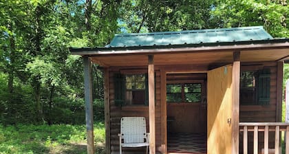 Celtic Glen Farm Stay - Mini Log Cabin