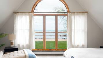 5 habitaciones, escritorio, tabla de planchar con plancha y wifi