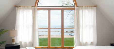 5 bedrooms, desk, iron/ironing board, WiFi