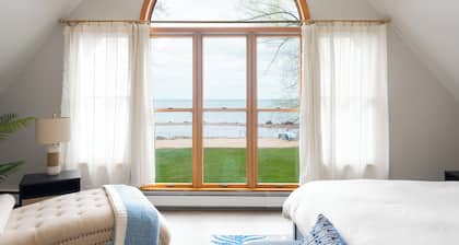 Shorewood Retreat Fall & Winter - Lakefront Home Harbor Beach, MI