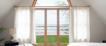 Shorewood Retreat Fall & Winter - Lakefront Home Harbor Beach, MI