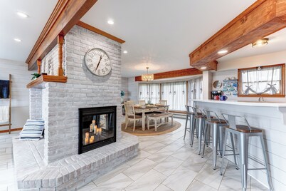 Shorewood Retreat Fall & Winter  - Lakefront Home Harbor Beach, MI