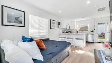 1 Schlafzimmer, Schreibtisch, Bügeleisen/Bügelbrett, Reisekinderbett