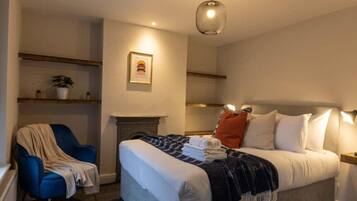 3 Schlafzimmer, Schreibtisch, Bügeleisen/Bügelbrett, Reisekinderbett
