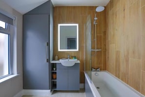 Hair dryer - High End City Centre Parking Garden 4 beds (Cardiff)