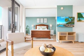 1 bedroom, iron/ironing board, free WiFi, bed sheets - Enjoy Mountain Views w/ Free Parking + Near Beach (Honolulu)