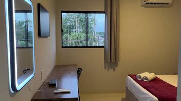 Habitació doble superior | 1 dormitori, escriptori i espai de treball apte per a portàtils