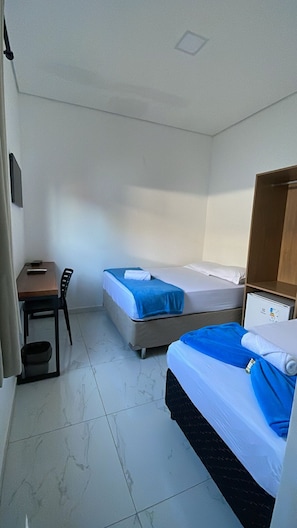 Twin Room | Desk, laptop workspace, free WiFi - Cubo Hotel (Rio Branco)