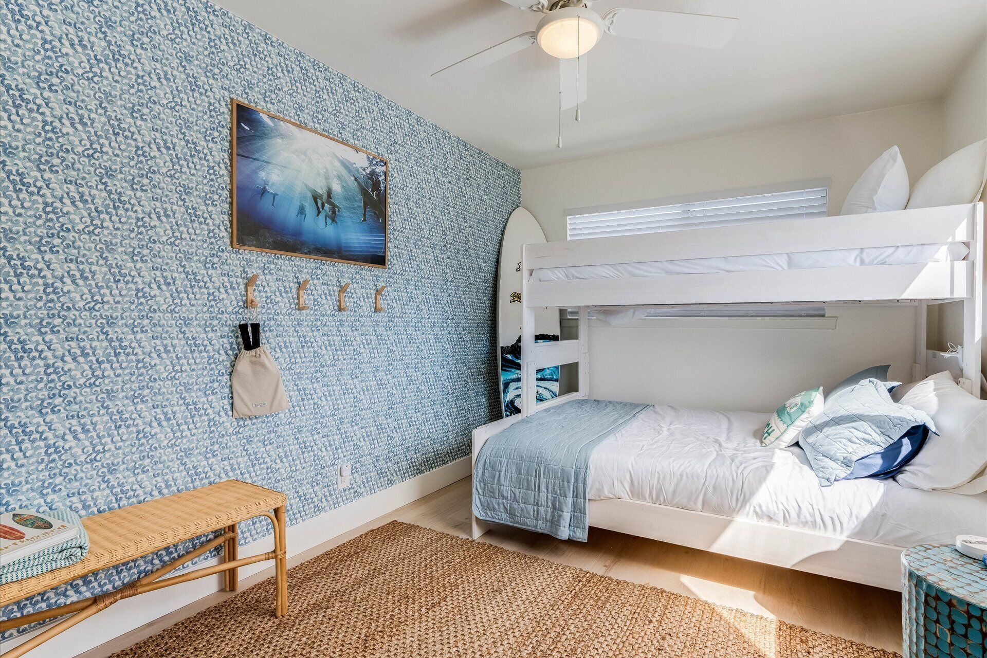 2 soverom, skrivebord, strykejern/-brett og wi-fi (inkludert)