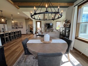 Dining - RNC? Executive Ranch on 1.5 acres w/ private patio inc hot tub. 30 min to MKE (Hubertus)