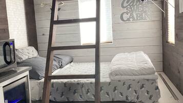 1 bedroom, bed sheets