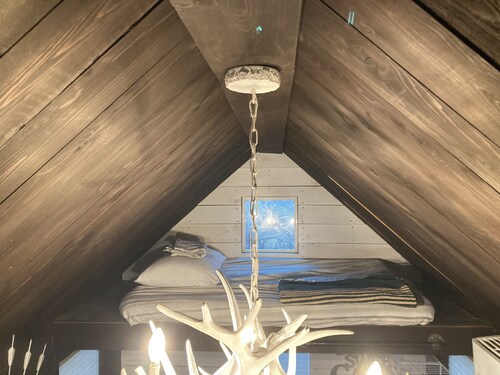 Tiny home nestled in a small patch of forest 20 minutes south of San Antonio. 