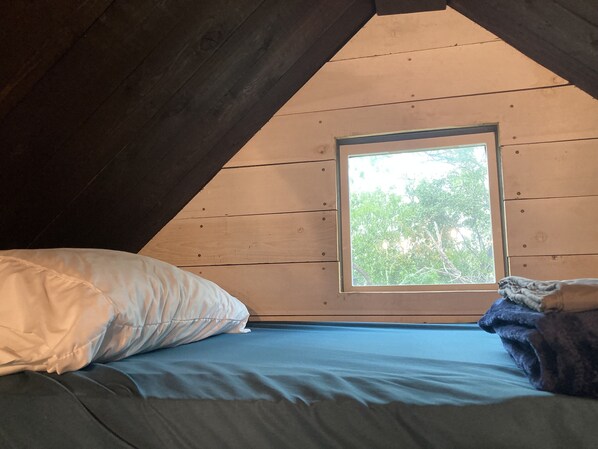 1 dormitorio y ropa de cama