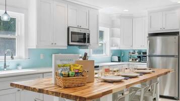 Frigorífic, microones, forn i placa de cuina