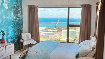 4 bedrooms, desk, iron/ironing board, WiFi