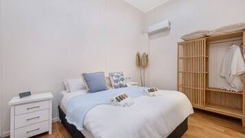 3 habitaciones, tabla de planchar con plancha, wifi y ropa de cama