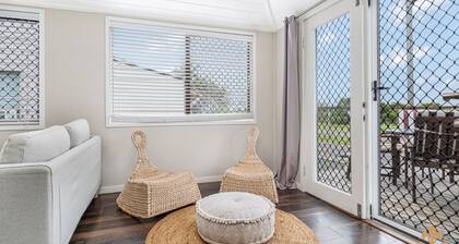 Oasis Two On Farnborough