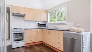 Microwave, cookware/dishes/utensils