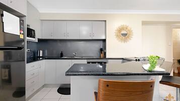 Micro-ondas, fogão, cooktop, lava-louças