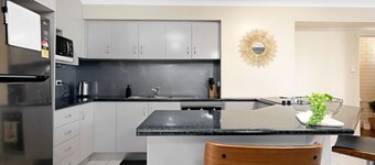 Oasis On Rice Street Downstairs