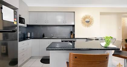 Oasis On Rice Street Downstairs