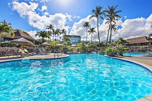 Pool - Ideal Kaanapali Beach resort! Updated condo with A/C. Sandy beach, sunsets! B247 (Lahaina)