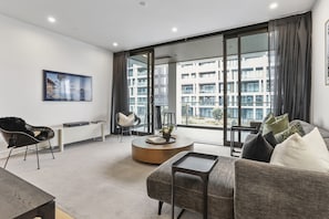 豪華公寓 | 客廳 | 55-吋智慧型電視、數位頻道、Netflix、串流服務