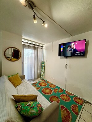 1 Schlafzimmer, Schreibtisch, Bügeleisen/Bügelbrett, Reisekinderbett