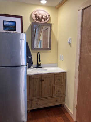 Interior - Wapiti Cabin - a Wolf Crossing Cabin next to Yellowstone (Silver Gate)