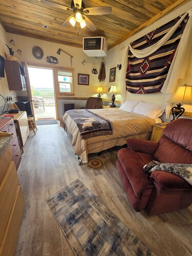 Wrangler's Hideout- pet & horse friendly, views of Heart Mountain!
