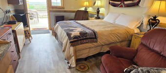 Wrangler's Hideout- pet & horse friendly, views of Heart Mountain!