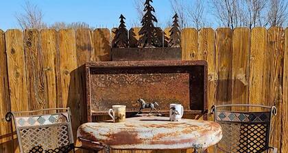 Wrangler's Hideout- pet & horse friendly, views of Heart Mountain!