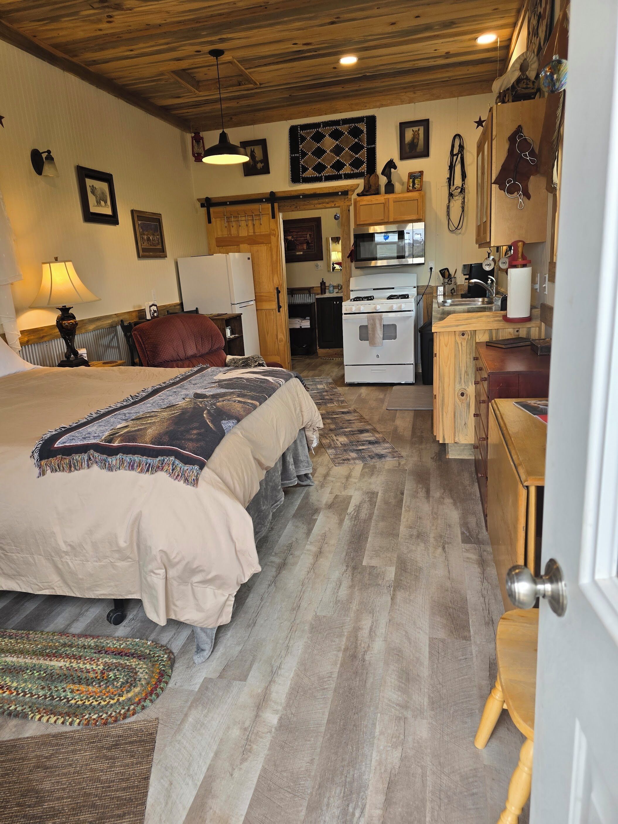 Wrangler's Hideout- pet & horse friendly, views of Heart Mountain!