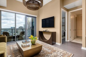Smart TV, table football, stereo, offices - *NEW* Living Daylight by Atlanta Luxury Rentals (Atlanta)
