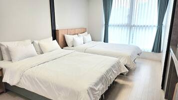 Double Twin Room | Cortinas blackout, Wi-Fi de cortesia, roupa de cama