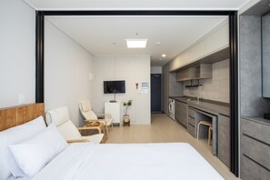 Blackout curtains, free WiFi, bed sheets - Grandbleu Hotel & Residence (Incheon)